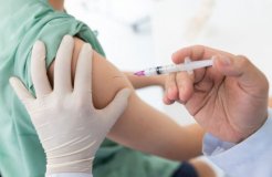 Povinné očkování zdravotníků proti covidu má zajistit chod státu