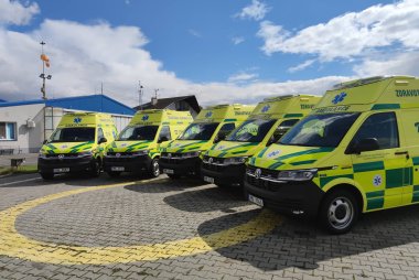 ZZS OK převzala letos druhou várku nových sanitních vozidel