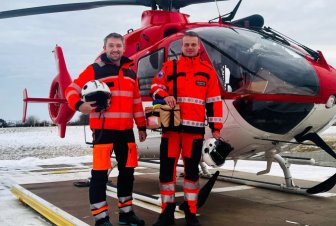 Letecká záchranná služba vozí na palubě vrtulníku plnou krev
