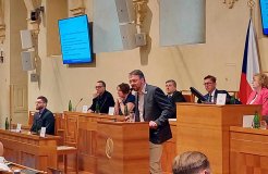 Zneužívání záchranky v Česku je do nebe volající, tvrdí poslanci