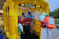 Biohazard tým ZZS Jihočeského kraje měl ostrý zásah k pacientovi s podezřením na EBOLU
