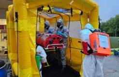 Biohazard tým ZZS Jihočeského kraje měl ostrý zásah k pacientovi s podezřením na EBOLU