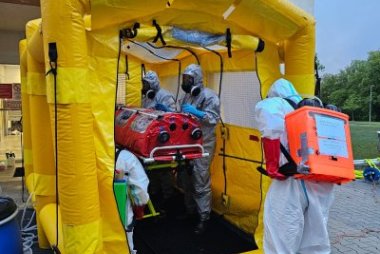 Biohazard tým ZZS Jihočeského kraje měl ostrý zásah k pacientovi s podezřením na EBOLU