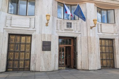 Stárnutí populace a stárnutí zdravotníků - záchrana ve 4 bodech