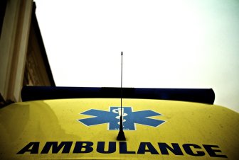 Záchranářům nefungoval defibrilátor, jeho závady hlásili roky. Pacient zemřel