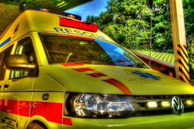 Místo sanitky poslala k pacientovi rovnou koronera. Soud dispečerku zprostil obžaloby