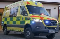 Místo pomoci arogance, kritizuje žena zásah záchranářů. Partner měl horečky