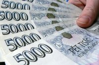 Děláte práci za lékaře? Od ledna máte nárok na vyšší plat, jinak zaměstnavatel riskuje pokutu