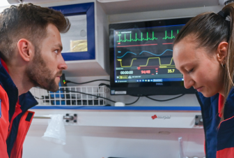 Jak vnímáte profesi zdravotnického záchranáře? Zapojte se do výzkumu LF MU, který podporuje Komora záchranářů ZZS ČR!