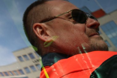 Všem zaměstnancům ZZS vzrostou platy. NLZP se tarif zvýší o 5 %, lékařům o 2 % a THP o 9 %