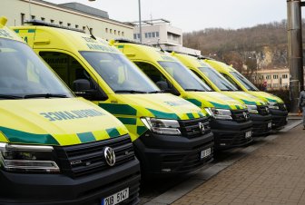 Deset nových sanitek míří do ulic Ústeckého kraje.