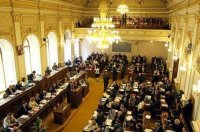 Komora sester získává politickou podporu. V klíčové otázce se ale poslanci neshodnou