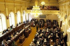 Komora sester získává politickou podporu. V klíčové otázce se ale poslanci neshodnou
